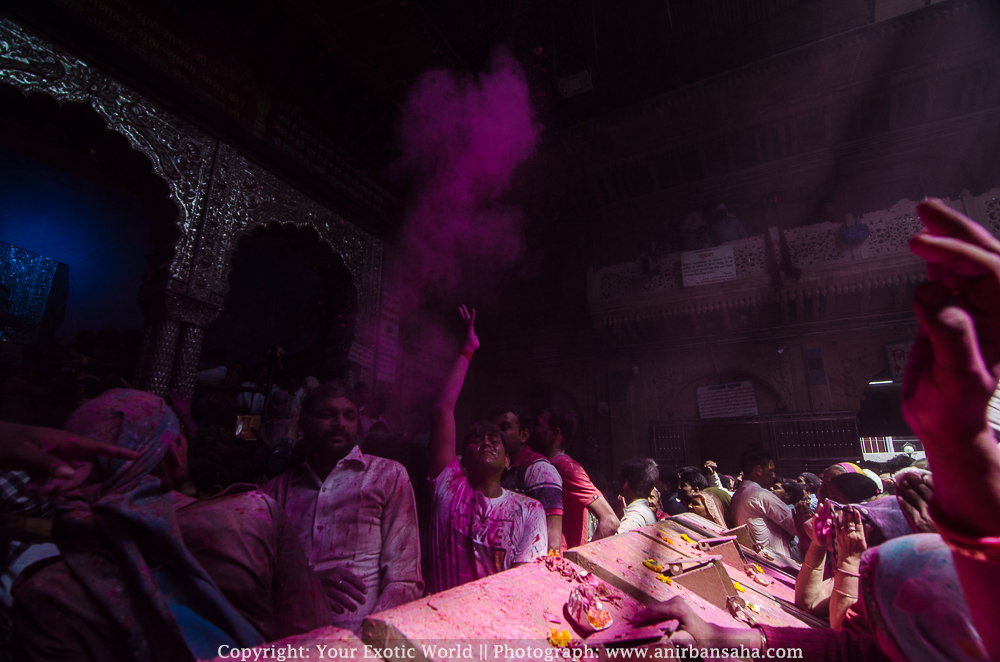 Banke Bihari Temple inside