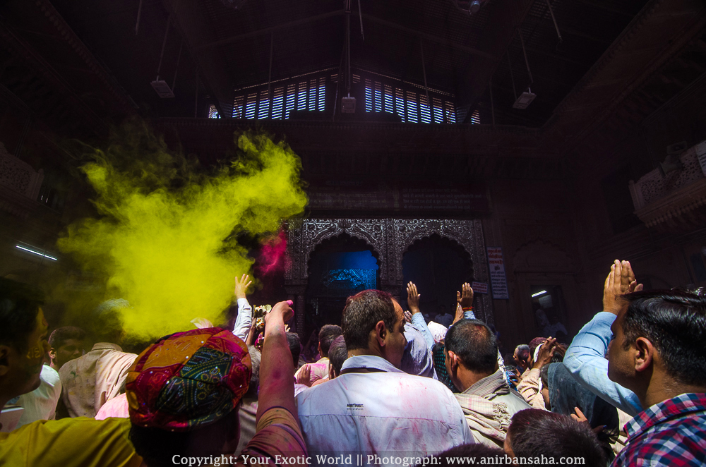 Vrindavan_Banki_Bihari_Holi-1-9