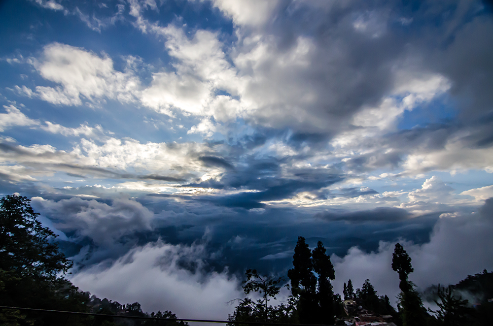 darjeeling, clouds