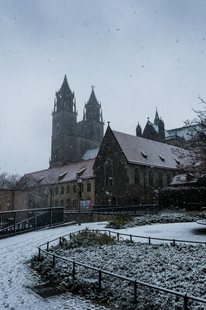 magdeburg dom in snow