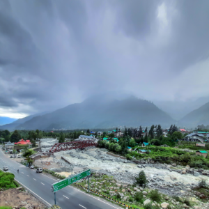 clouds in manali